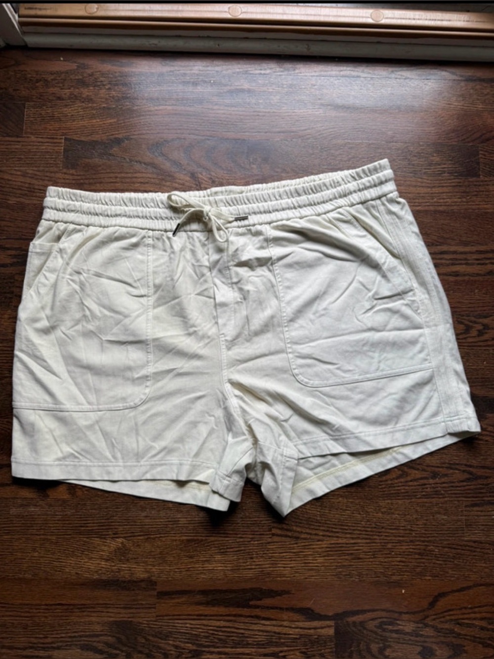 Athleta Cream Drawstring Athletic Shorts